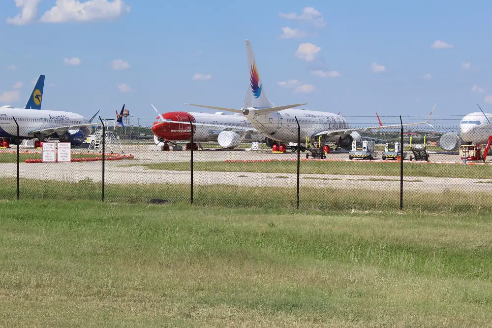 aero planes for chartered flights